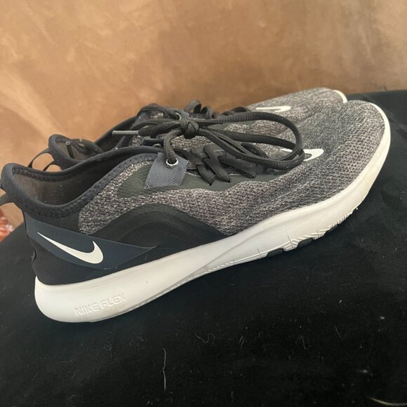 Nike Flex TR9 Knit Grey Black White Women's Athletic Sneaker Women's 9 - Picture 3 of 10